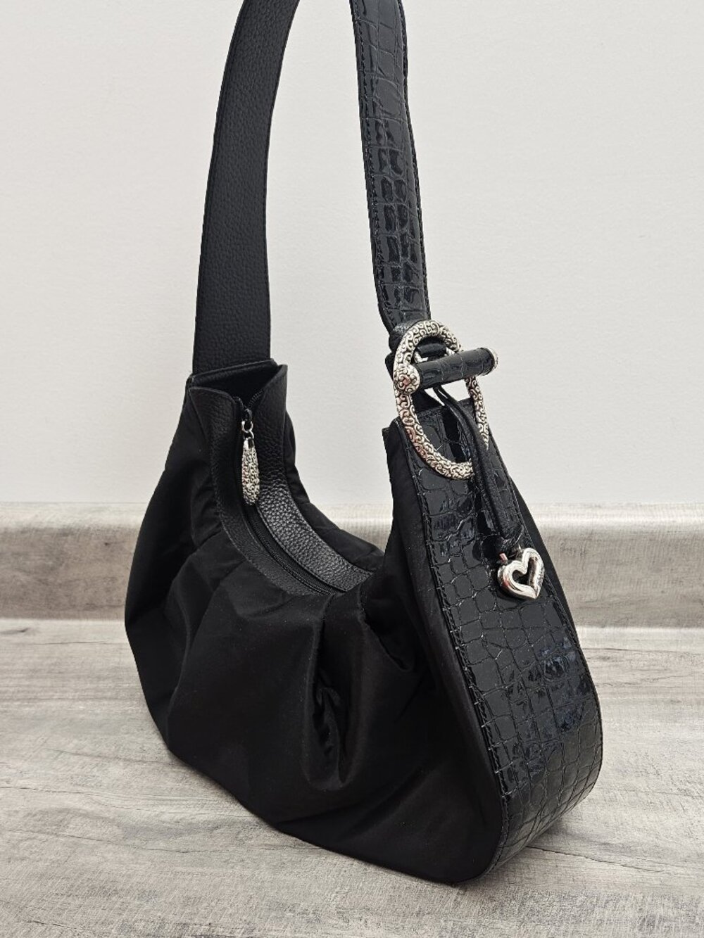 BRIGHTON HOBO PURSE BLACK MICROFIBER & CROC EMBOSSED PLEATHER SILVER HEART